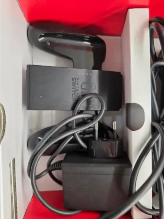 Nintendo Switch OLED con scatola e accessori