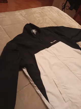 Chaqueta Champion Negra y Blanca