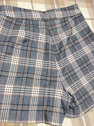 Falda pantalón cuadros Stradivarius