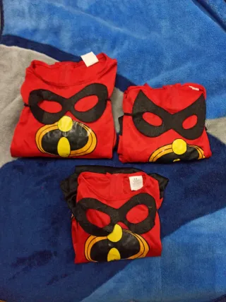 Disfraz de superhéroe rojo y negro