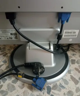 Monitor Philips + Adaptador VGA HDMI