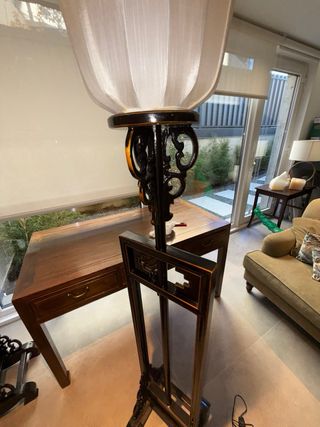 Lámpara de pie en madera y pantalla en seda