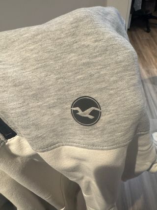 Sudadera Hollister Gris y Blanca