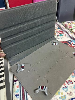 Lote de 12 fundas tablet surtidas