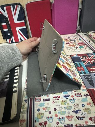 Lote de 12 fundas tablet surtidas
