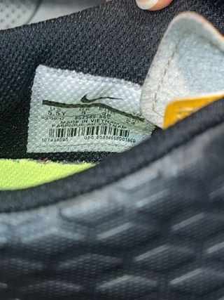 Botas de fútbol Nike amarillas y negras