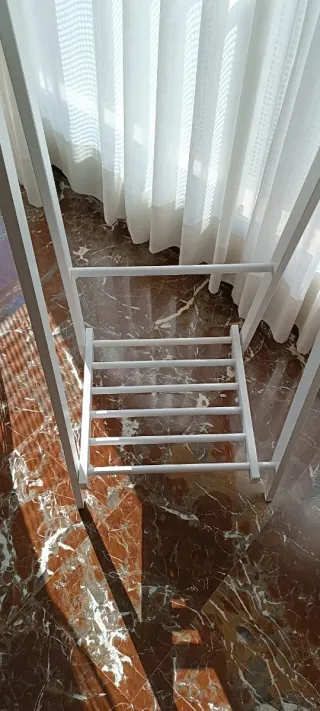 Perchero de madera blanco