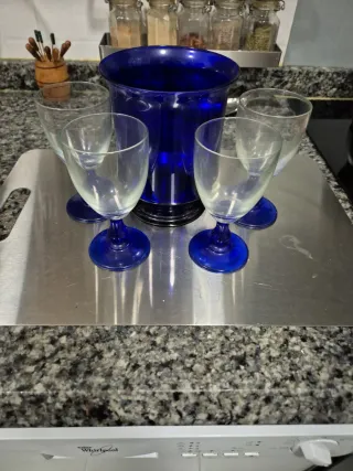 Juego 4 copas y cubitera azul