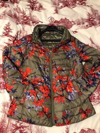 Cazadora acolchada reversible con capucha