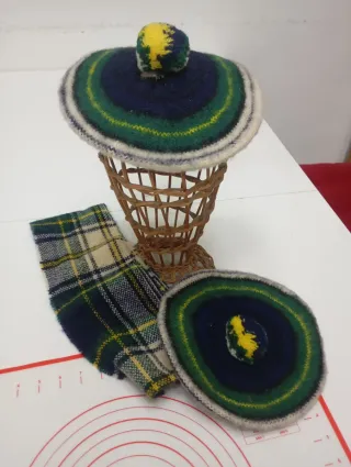 Lote Gorras y Boinas Mujer