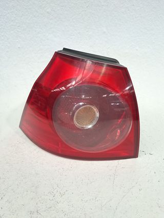 PILOTO TRASERO IZQUIERDO VOLKSWAGEN GOLF IV (1J1)