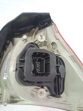 PILOTO TRASERO IZQUIERDO VOLKSWAGEN GOLF IV (1J1)