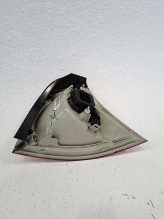 PILOTO TRASERO IZQUIERDO VOLKSWAGEN GOLF IV (1J1)