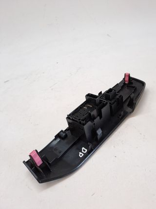 MANDO ELEVALUNAS DELANTERO DERECHO LEXUS NX