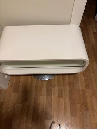 Mesa TV moderna blanca con cristal. Medidas 80x40