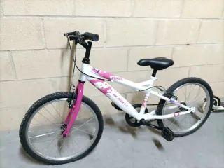 Bicicleta niña blanca y rosa