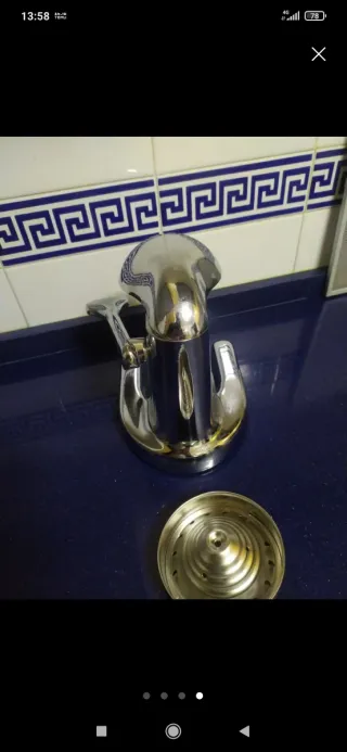 Exprimidor de naranjas metálico