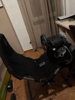 Volante Logitech G29 con silla y caja de marchas