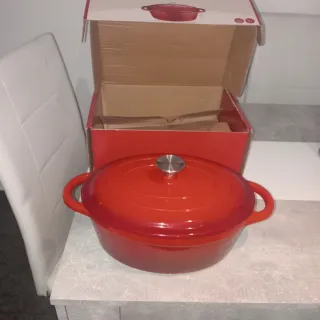 Asador de Hierro Fundido Rojo 4L.