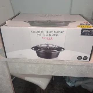 Asador de Hierro Fundido Rojo 4L.