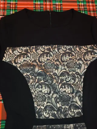 Vestito nero con inserti oro