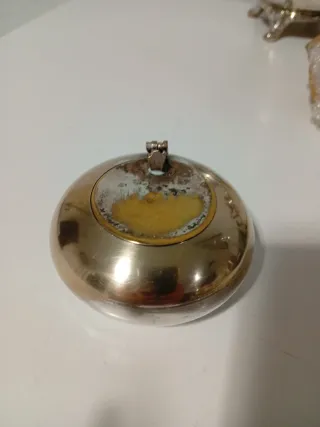 Cenicero metálico redondo