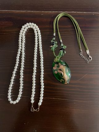 Lotto 2 collane perle e ciondolo verde