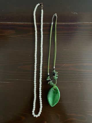 Lotto 2 collane perle e ciondolo verde