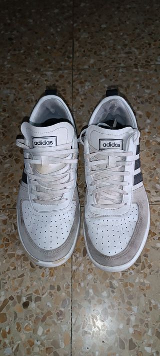 Zapatillas Adidas Blancas y Grises