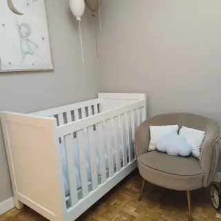 Cuna de madera lacada