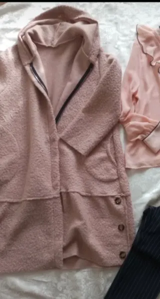 Cappottino rosa con cappuccio