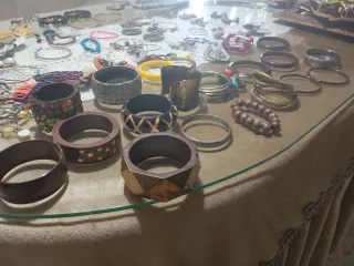 Lote de pulseras y tobilleras, SALSILLOS y collar.