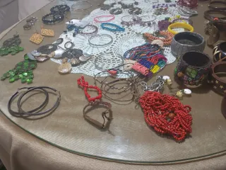 Lote de pulseras y tobilleras, SALSILLOS y collar.