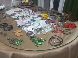 Lote de pulseras y tobilleras, SALSILLOS y collar.