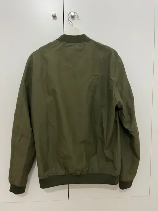 Cazadora Pull&Bear forro camuflaje