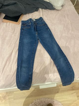 Pantalón vaquero Stradivarius talla 32