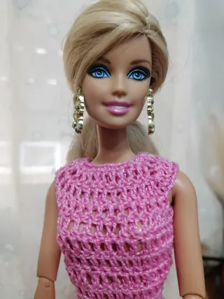 Barbie Fashionista 2011 + Vestido Rosa Crochet