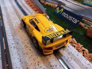 Coche de slot Porsche 911 GT1 Evo amarillo