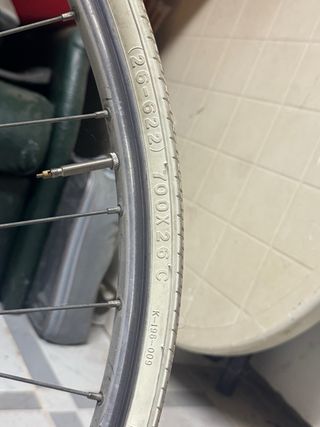 Bicicleta mendiz de carretera antigua restaurada