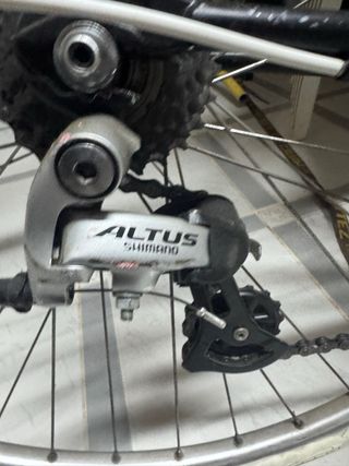 Bicicleta mendiz de carretera antigua restaurada