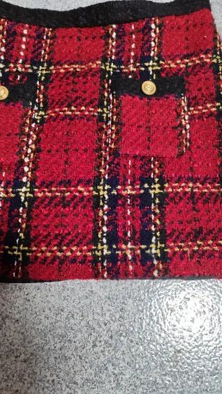 Falda Zara cuadros roja y negra