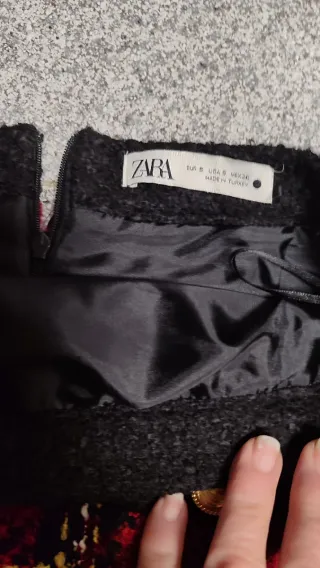 Falda Zara cuadros roja y negra