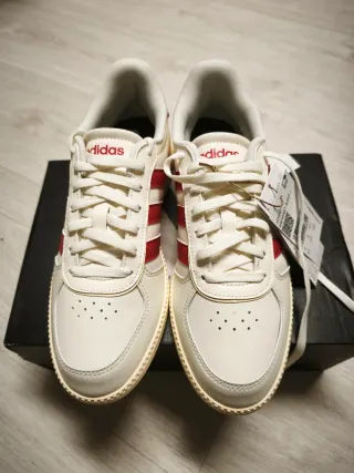 Zapatillas Adidas Beige y Rojo