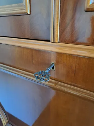 Mueble antiguo madera y cristal