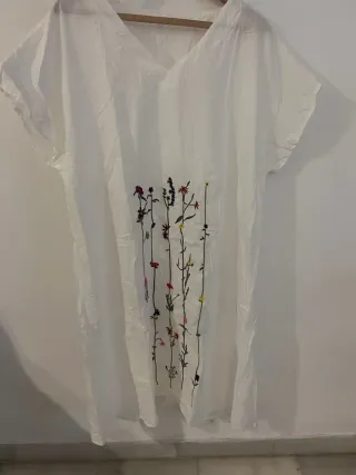 Blusa larga blanca bordada flores Talla L