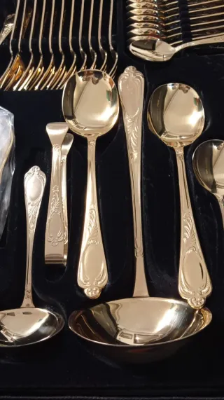 Cubertería 12 servicios bañada en oro