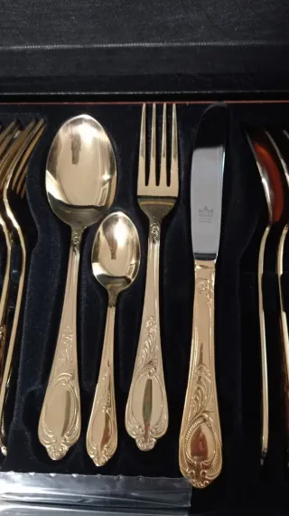 Cubertería 12 servicios bañada en oro