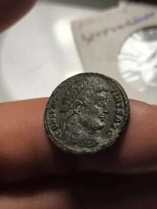 Moneda Romana Constantino I, puerta de campamento
