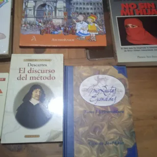 Libros antiguos, modernos, atlas, etc.
