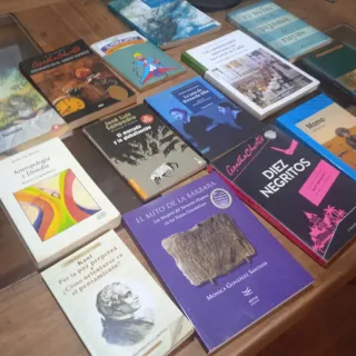 Libros antiguos, modernos, atlas, etc.